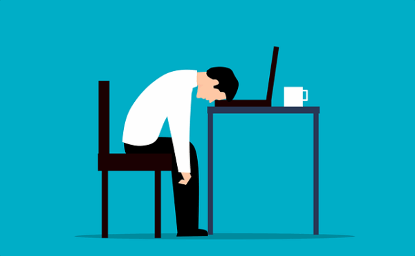 employee-6038877_640 la difference entre l'anxiété et le stress
