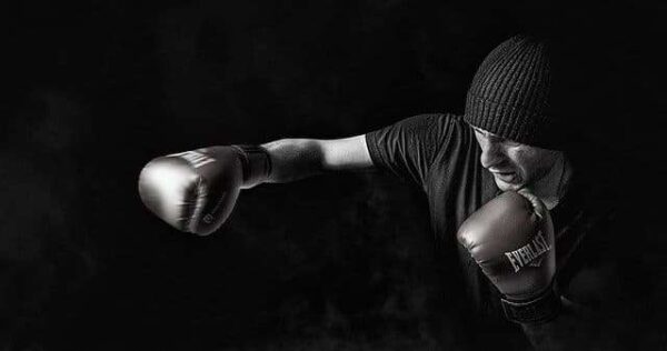 Ces derniers temps, le sport revêt d’une importance singulière dans le monde scientifique pour ses vertus indénombrables et ses effets indéniables sur la santé physique et mentale de la personne.